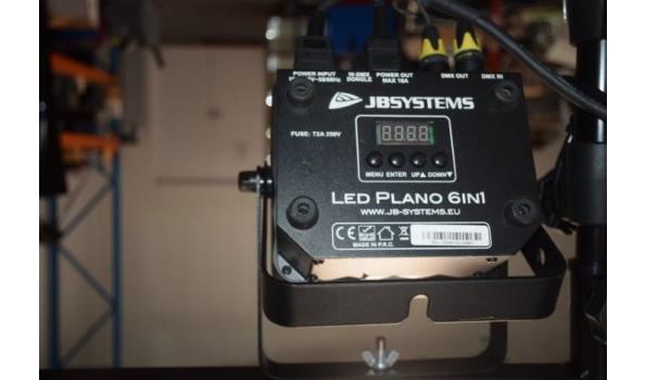 2 led projectoren JB-Systems Led Plano 6in1 en Led Plano 7FC op tripod, werking niet gekend, zonder kabels